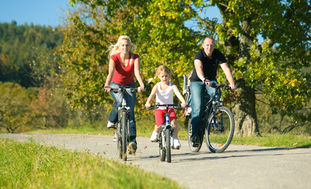 Bild zeigt Famile beim Rad fahren in Erfurt